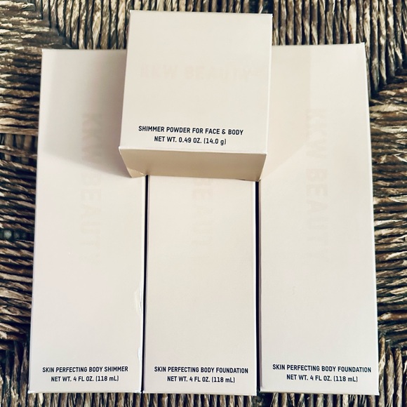 ✨♥️ KKW Skin Perfecting Body Foundation and Shimmer Makeup Bundle ♥️✨ - Picture 1 of 12